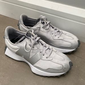 Womens New Balance 327 Classic Trainers